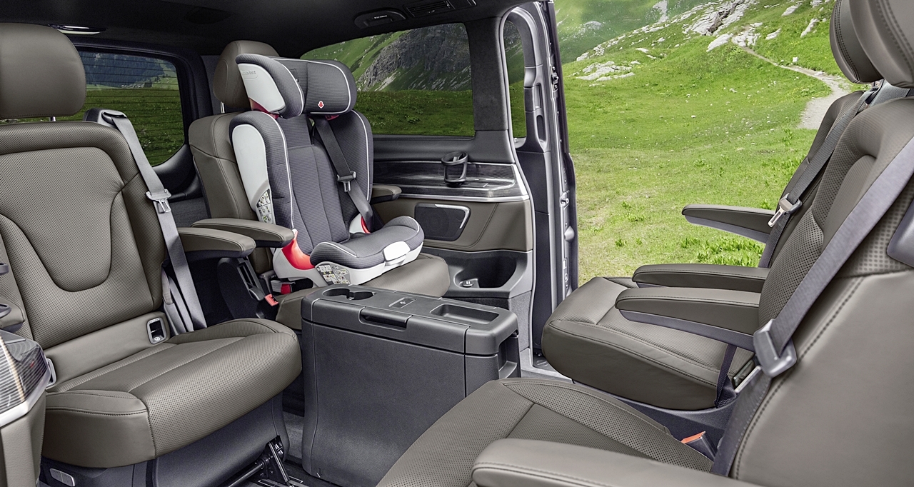 Mercedes-Benz giới thiệu bộ đôi V-class nâng cấp với giá 2,5 tỷ đồng mercedes benz gioi thieu bo doi v class nang cap voi gia 25 ty dong