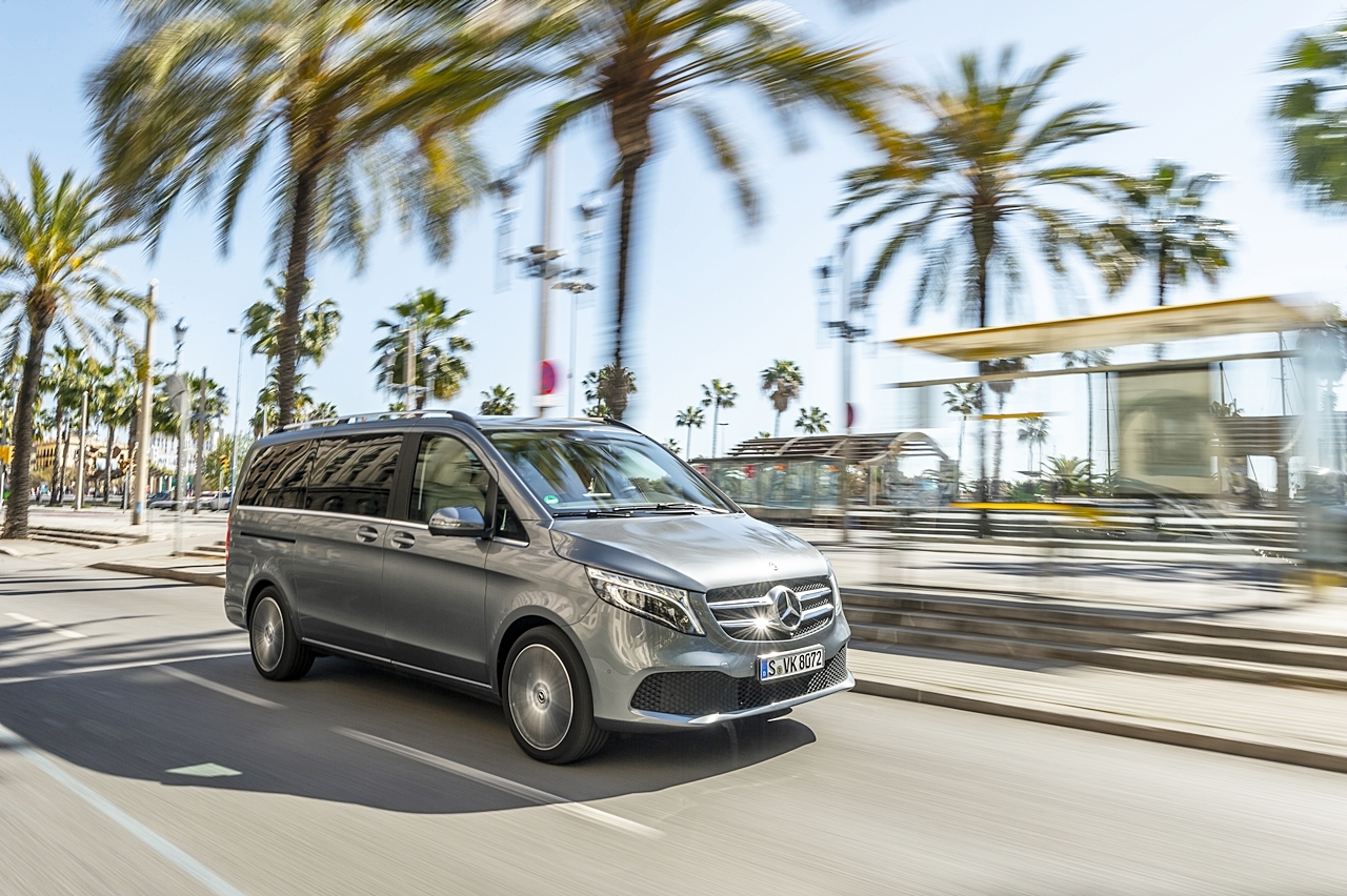 Mercedes-Benz giới thiệu bộ đôi V-class nâng cấp với giá 2,5 tỷ đồng mercedes benz gioi thieu bo doi v class nang cap voi gia 25 ty dong