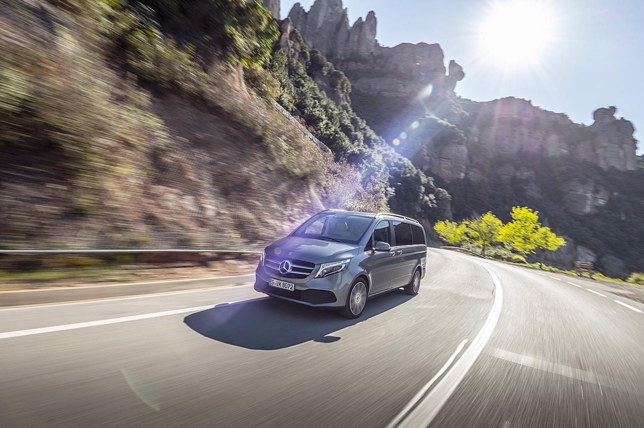 Mercedes-Benz giới thiệu bộ đôi V-class nâng cấp với giá 2,5 tỷ đồng mercedes benz gioi thieu bo doi v class nang cap voi gia 25 ty dong