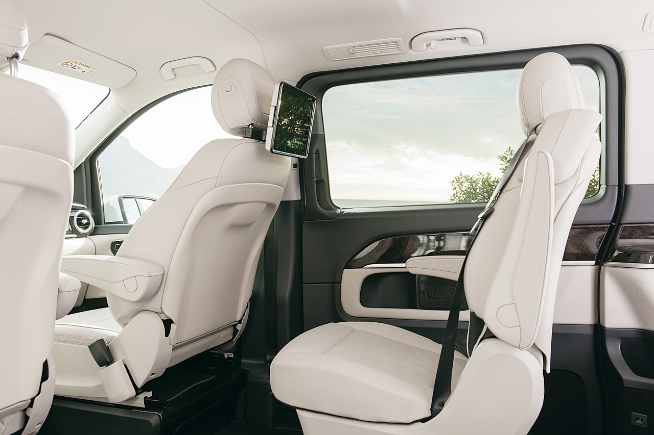 Mercedes-Benz giới thiệu bộ đôi V-class nâng cấp với giá 2,5 tỷ đồng mercedes benz gioi thieu bo doi v class nang cap voi gia 25 ty dong