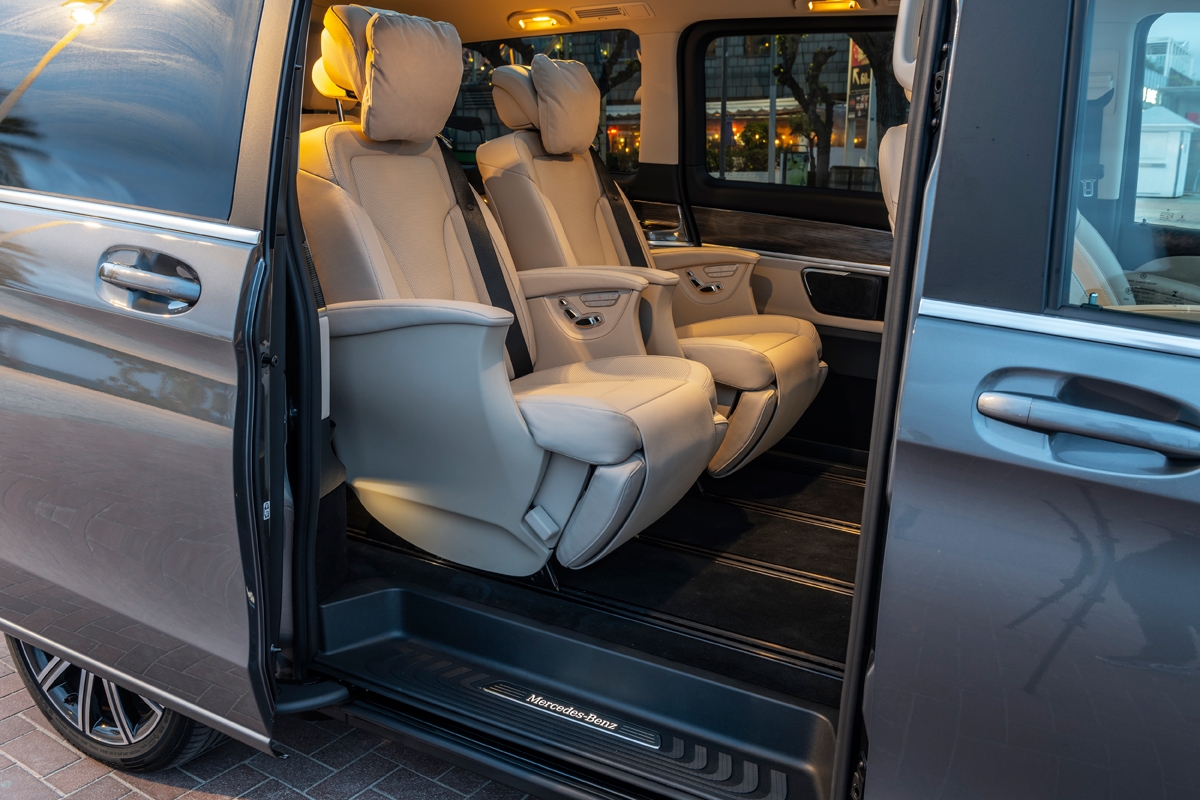 Mercedes-Benz giới thiệu bộ đôi V-class nâng cấp với giá 2,5 tỷ đồng mercedes benz gioi thieu bo doi v class nang cap voi gia 25 ty dong