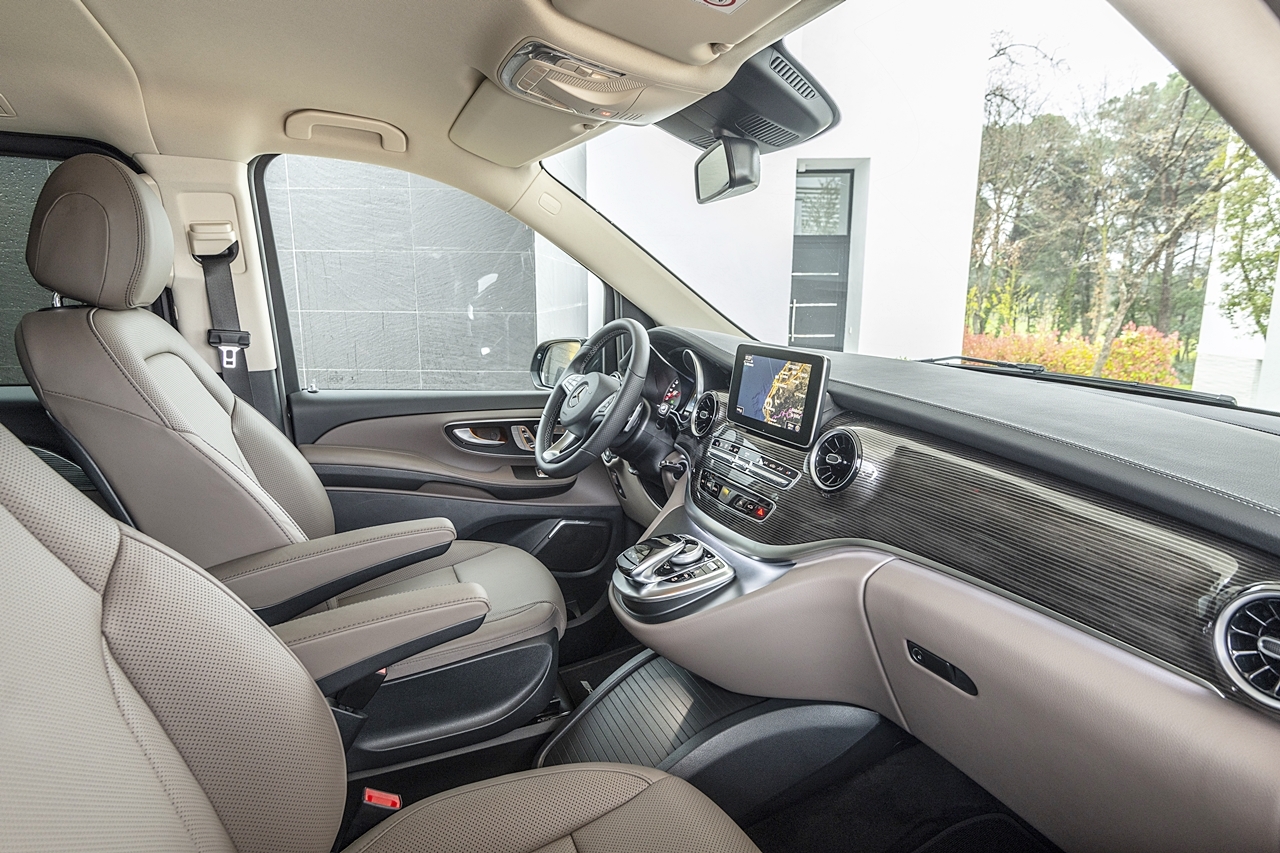 Mercedes-Benz giới thiệu bộ đôi V-class nâng cấp với giá 2,5 tỷ đồng mercedes benz gioi thieu bo doi v class nang cap voi gia 25 ty dong