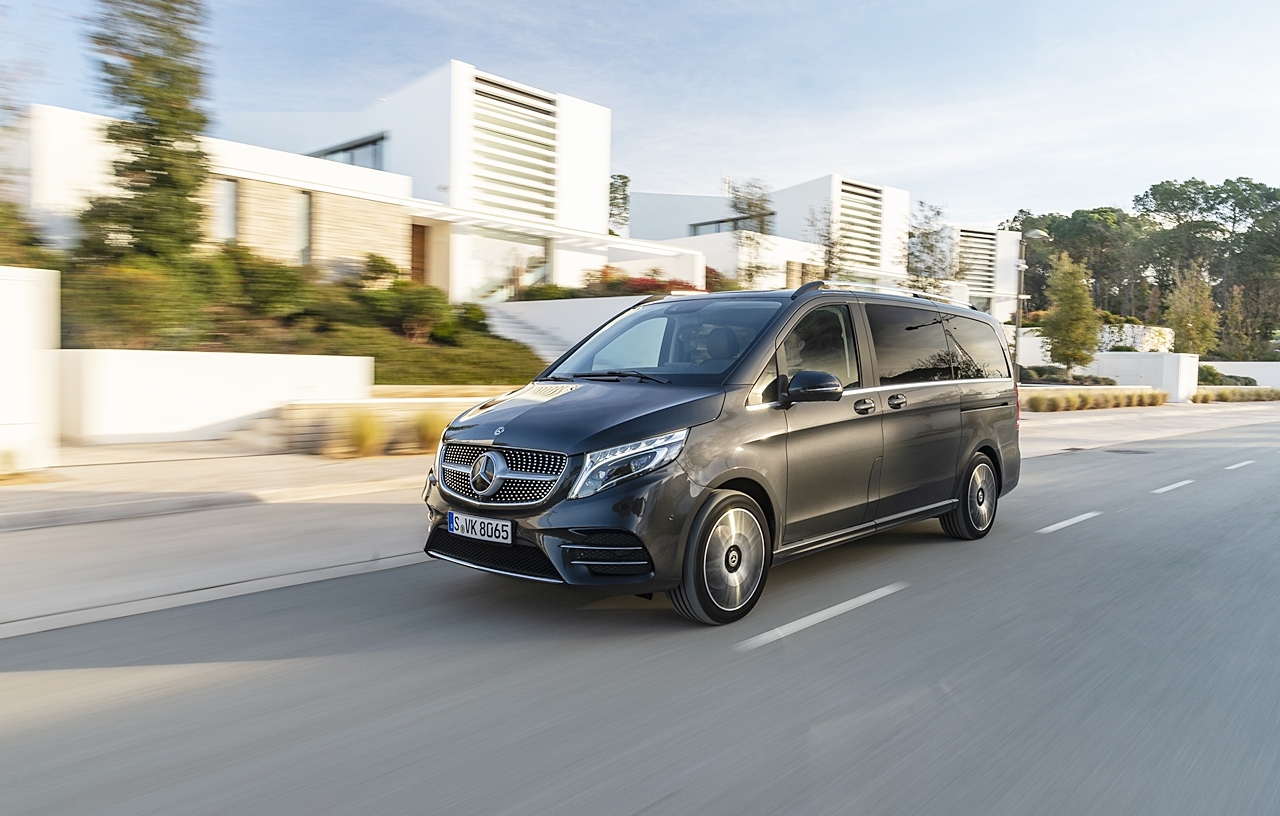 Mercedes-Benz giới thiệu bộ đôi V-class nâng cấp với giá 2,5 tỷ đồng mercedes benz gioi thieu bo doi v class nang cap voi gia 25 ty dong