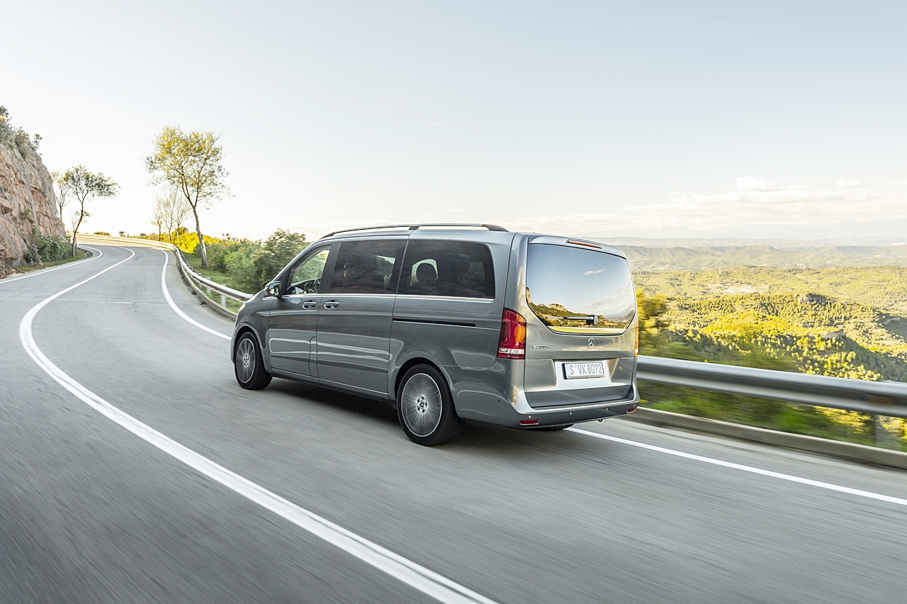 Mercedes-Benz giới thiệu bộ đôi V-class nâng cấp với giá 2,5 tỷ đồng mercedes benz gioi thieu bo doi v class nang cap voi gia 25 ty dong
