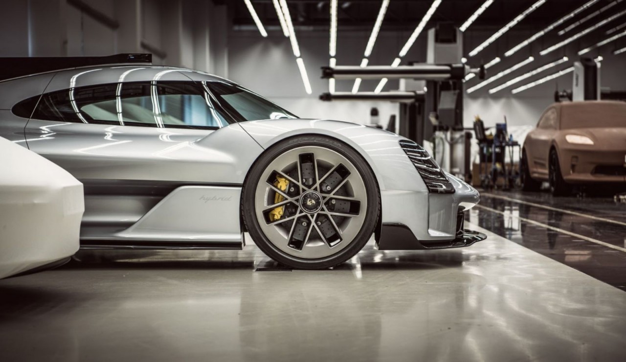 Porsche hé lộ hàng loạt mẫu xe ý tưởng mới Porsche hé lộ hàng loạt mẫu xe ý tưởng mới