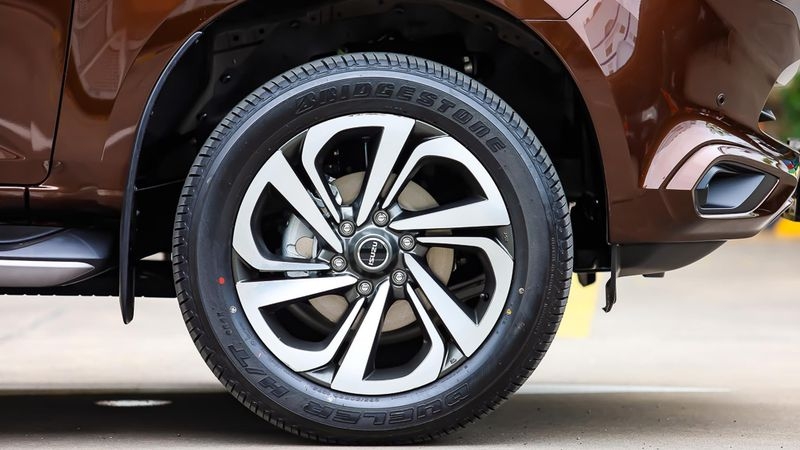 Cận cảnh Isuzu Mu-X 2021 vừa được ra mắt tại Thái Lan Cận cảnh Isuzu Mu-X 2021 vừa được ra mắt tại Thái Lan