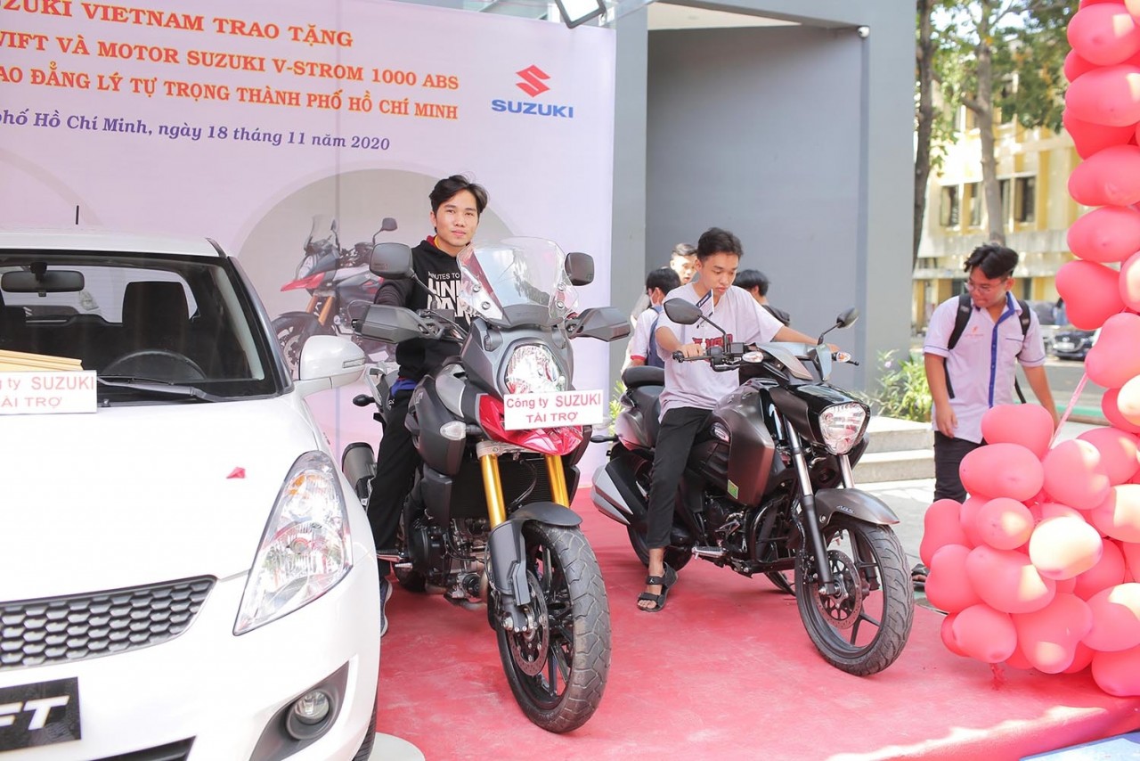 Suzuki tặng xe mới cho nhiều trường cao đẳng, đại học tại TP HCM Suzuki tặng xe mới cho nhiều trường cao đẳng, đại học tại TP HCM