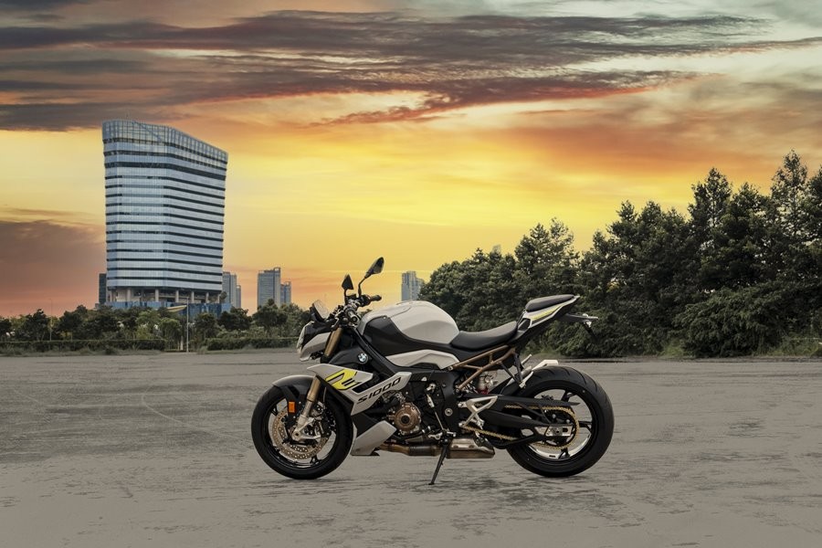 BMW S 1000 R hoàn toàn mới được bán tại Việt Nam với giá 669 triệu đồng BMW S 1000 R hoàn toàn mới được bán tại Việt Nam với giá 669 triệu đồng