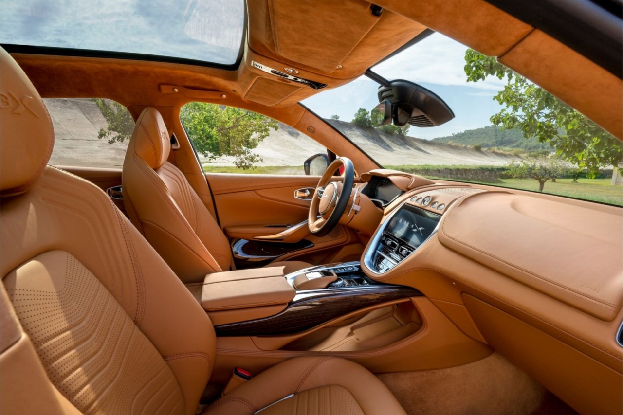 Aston Martin DBX thứ hai đặt chân đến Việt Nam Aston Martin DBX thứ hai đặt chân đến Việt Nam