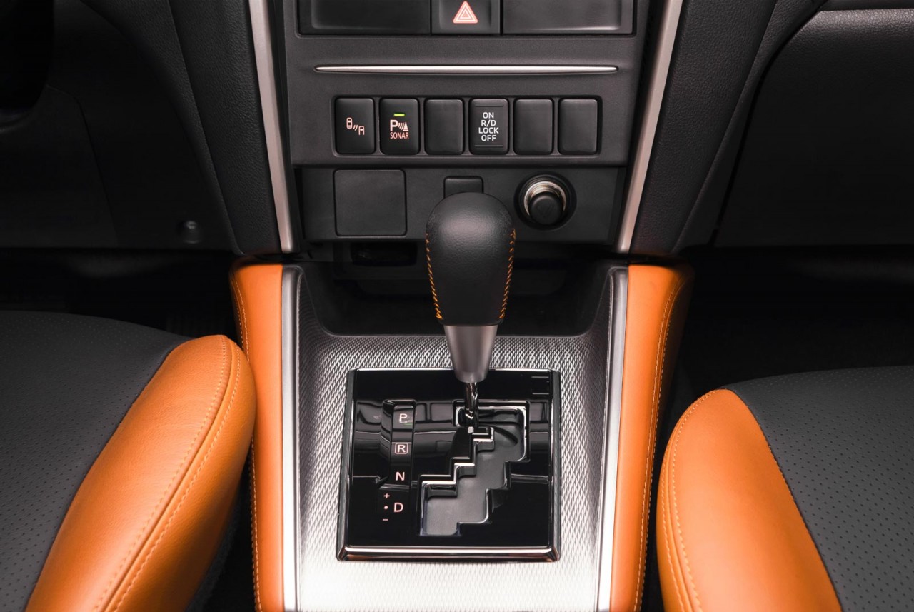 Mitsubishi Triton Athlete ra mắt tại Việt Nam với màu cam đầy nổi bật