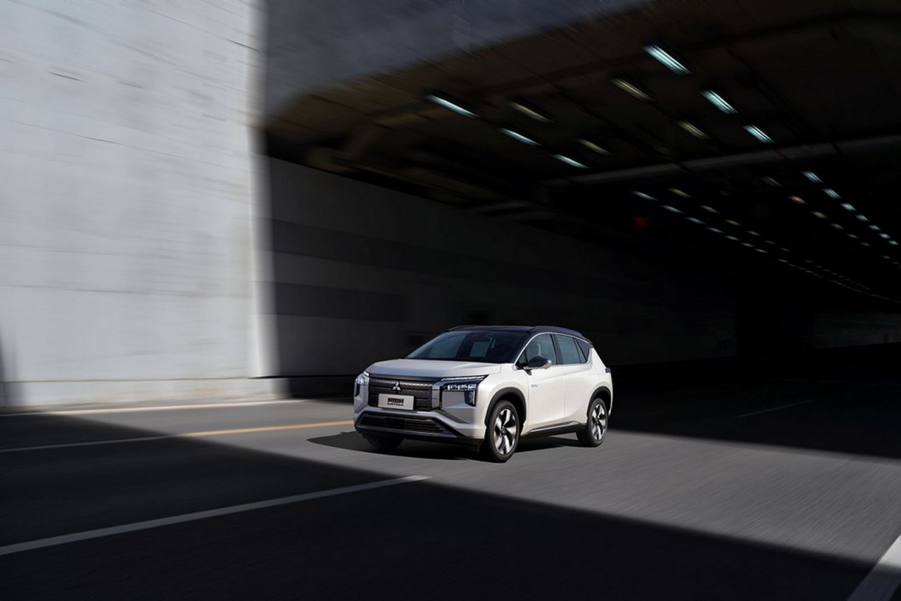 Mitsubishi giới thiệu xe điện Airtrek 2022 hoàn toàn mới