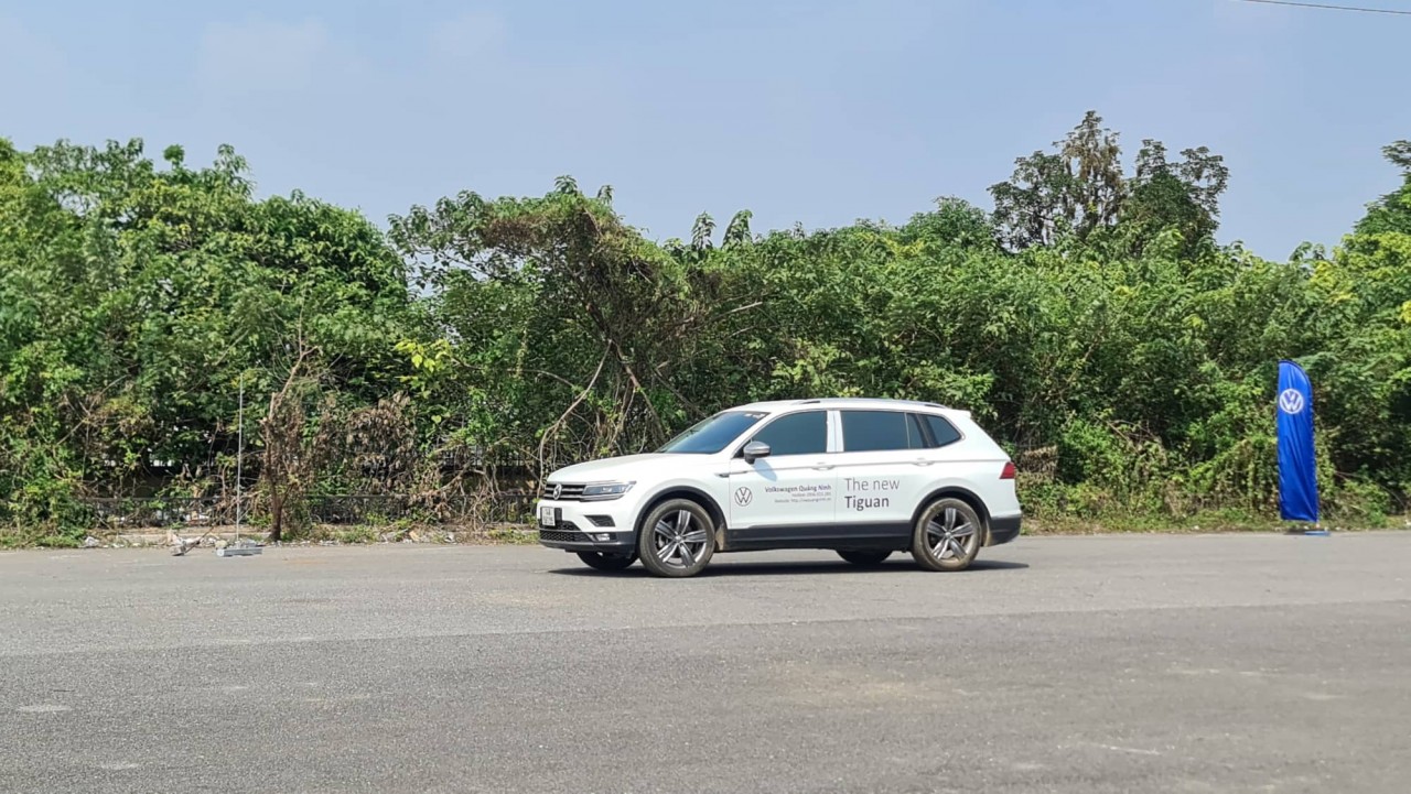 Gian hàng Volkswagen tại PVOIL VOC 2022 hút khách với bài lái thử Gymkhana