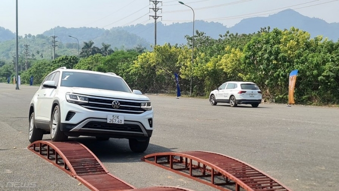 Gian hàng Volkswagen tại PVOIL VOC 2022 hút khách với bài lái thử Gymkhana