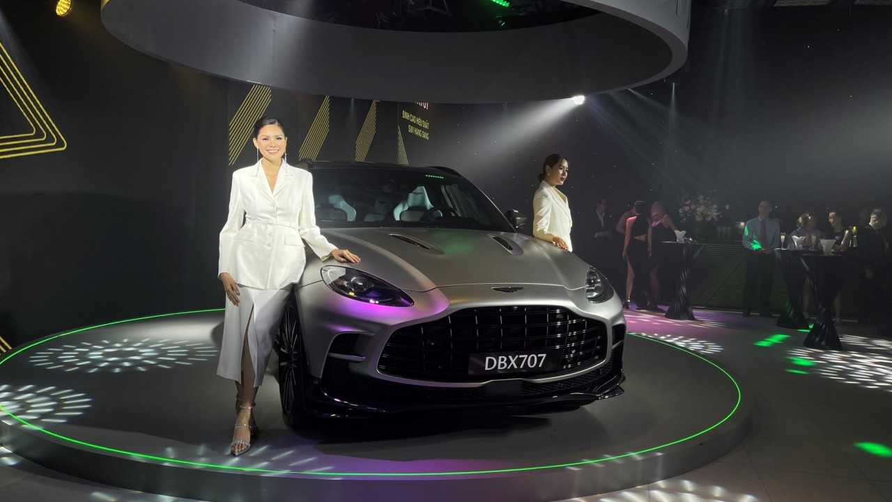 Aston Martin DBX 707 chính hãng có giá 21,8 tỉ đồng tại Việt Nam Aston Martin DBX 707 chính hãng có giá 21,8 tỉ đồng tại Việt Nam