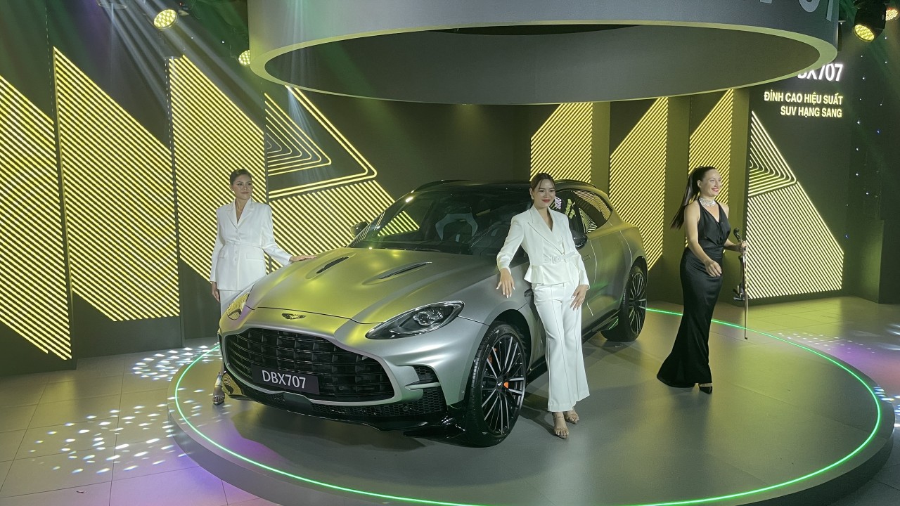 Aston Martin DBX 707 chính hãng có giá 21,8 tỉ đồng tại Việt Nam