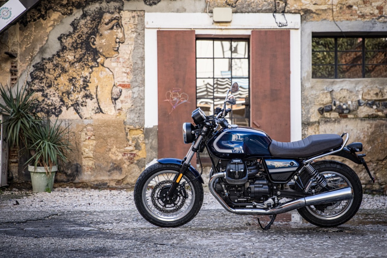 Moto Guzzi V7 mới ra mắt tại Việt Nam, giá từ 385 triệu đồng