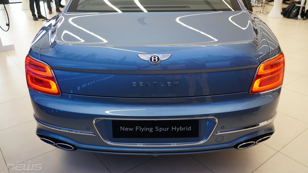 Bentley Flying Spur Hybrid 2023 ra mắt tại Việt Nam với giá từ 16,8 tỉ đồng