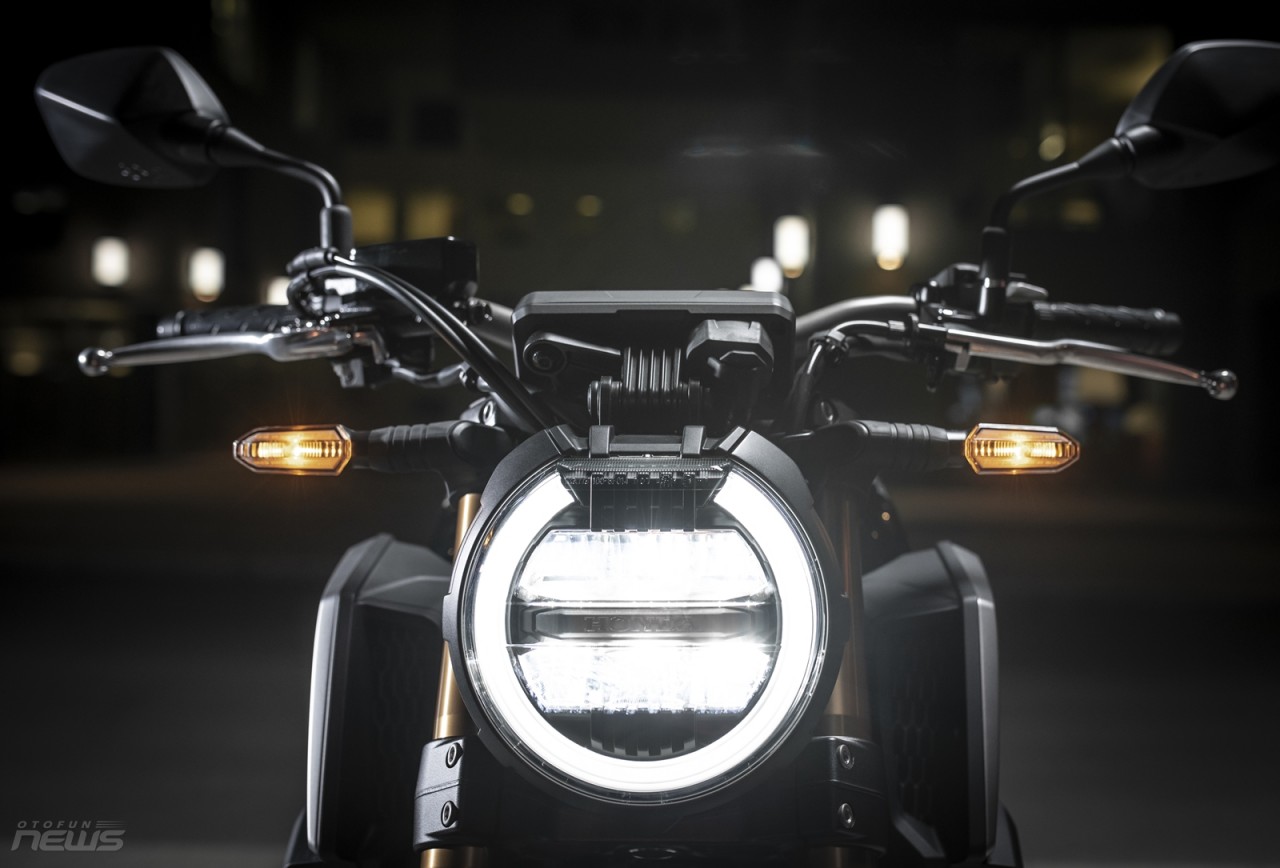 Honda CB650R 2021 – chạy “sướng” hơn bạn nghĩ