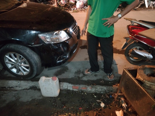 TP Hồ Chí Minh: Tài xế lớn tiếng thách thức sau khi lái ô tô tông quán ốc tp ho chi minh tai xe lon tieng minh lam lon sau khi lai o to tong quan oc