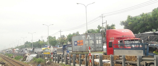 Đà Nẵng: Hơn 1 giờ giải cứu tài xế xe tải mắc kẹt trong cabin da nang hon 1 gio giai cuu tai xe xe tai mac ket trong cabin