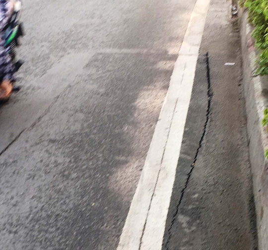 TP Hồ Chí Minh: Đường Phạm Văn Đồng xuất hiện nhiều vết nứt tp ho chi minh duong pham van dong xuat hien nhieu vet nut