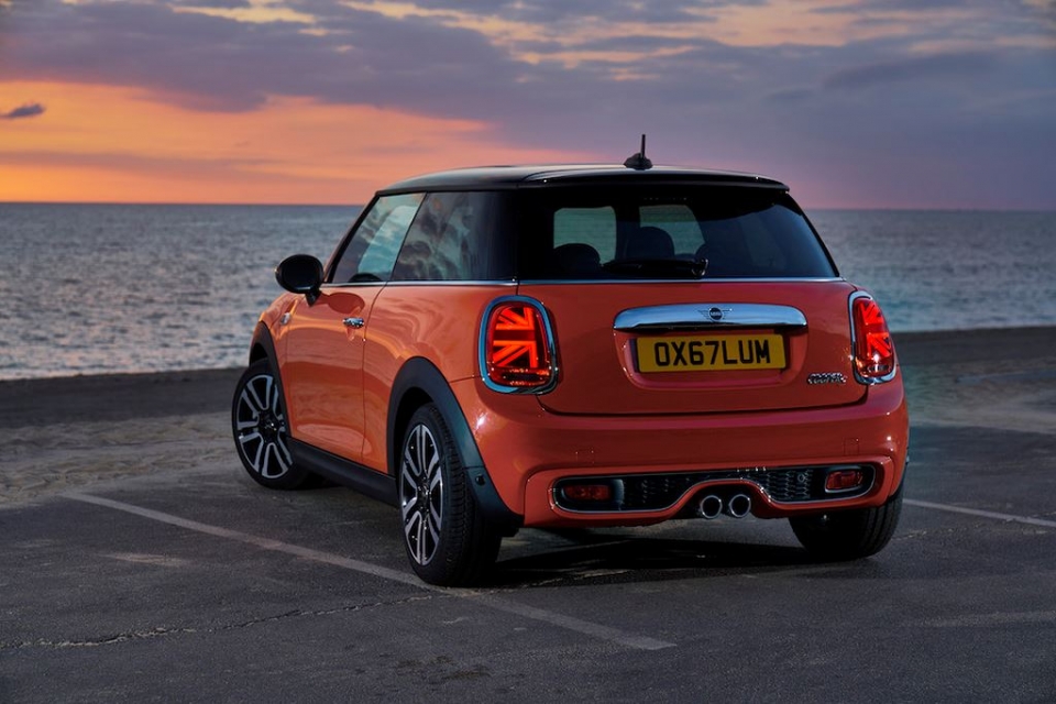 Xem kỹ từng chi tiết mới trên Mini Cooper phiên bản LCI sắp ra mắt xem ky tung chi tiet moi tren mini cooper phien ban lci sap ra mat