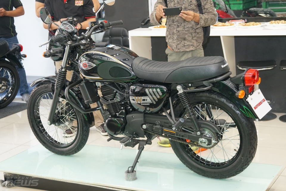 motorrock gioi thieu phien ban dac biet doc quyen ninja 400 abs va w175