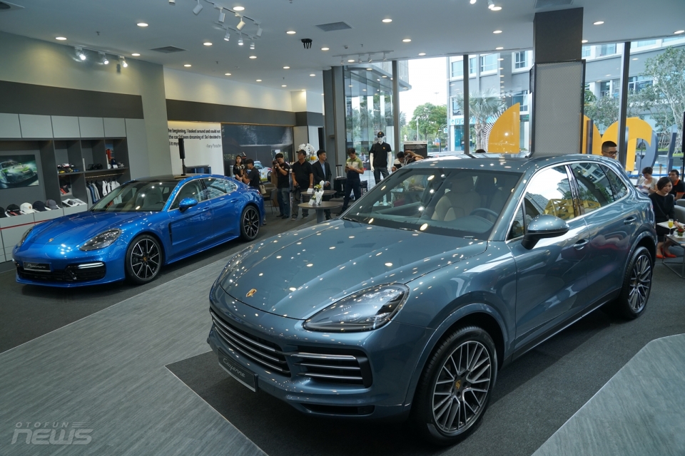 Porsche mang 3 mẫu xe tiền tỷ đến phòng trưng bày mới tại TP.HCM porsche mang 3 mau xe tien ty den phong trung bay moi tai tp ho chi minh