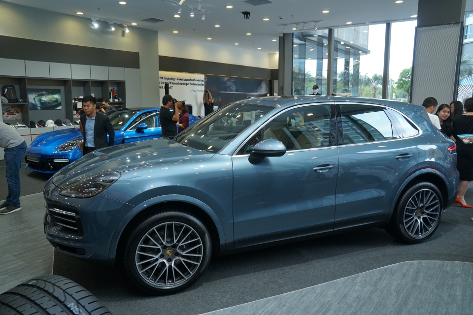 Porsche mang 3 mẫu xe tiền tỷ đến phòng trưng bày mới tại TP.HCM porsche mang 3 mau xe tien ty den phong trung bay moi tai tp ho chi minh