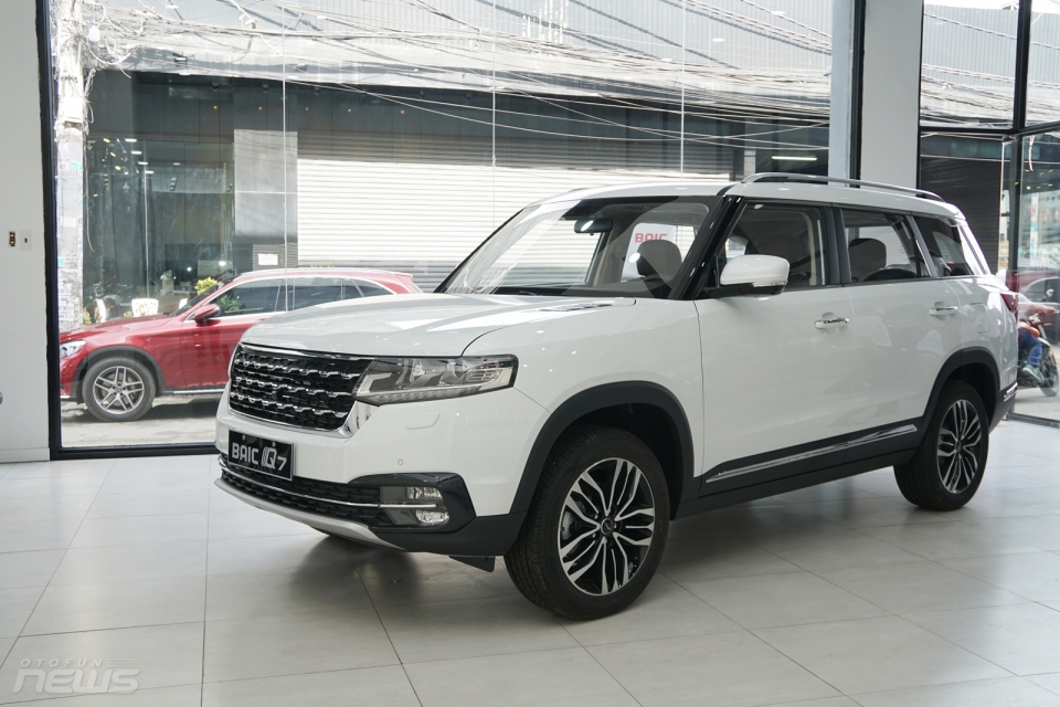 Showroom ô tô Trung Quốc đầu tiên Việt Nam dành cho Zotye và BAIC showroom o to trung quoc dau tien viet nam danh cho zotye va baic