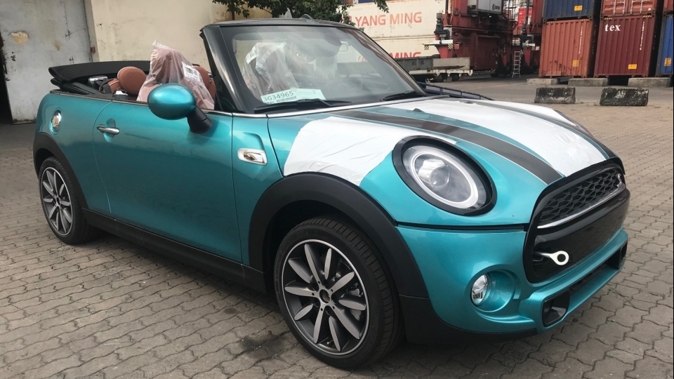 Xe 'mui trần' Mini Convertible phiên bản mới có mặt tại Việt Nam