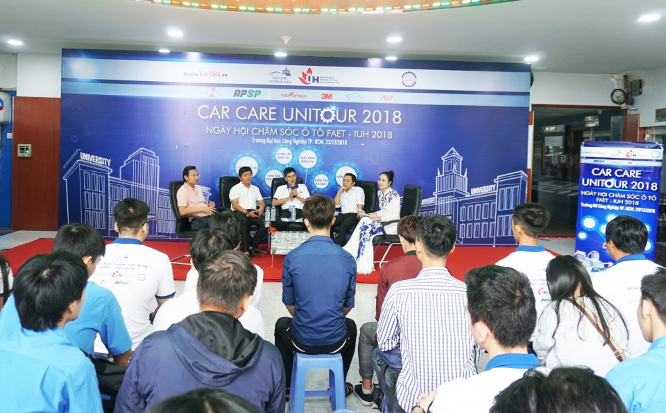 Khi sinh viên đại học tham gia chăm sóc xe hơi car care unitour dua trai nghiem thuc te vao truong dai hoc