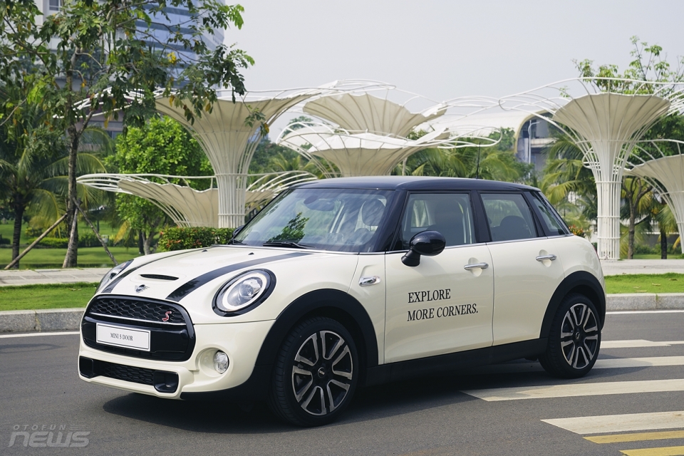 3 xe Mini Cooper phiên bản mới trình làng với giá từ 1,9 tỷ đồng 3 xe mini cooper phien ban moi trinh lang voi gia tu 19 ty dong