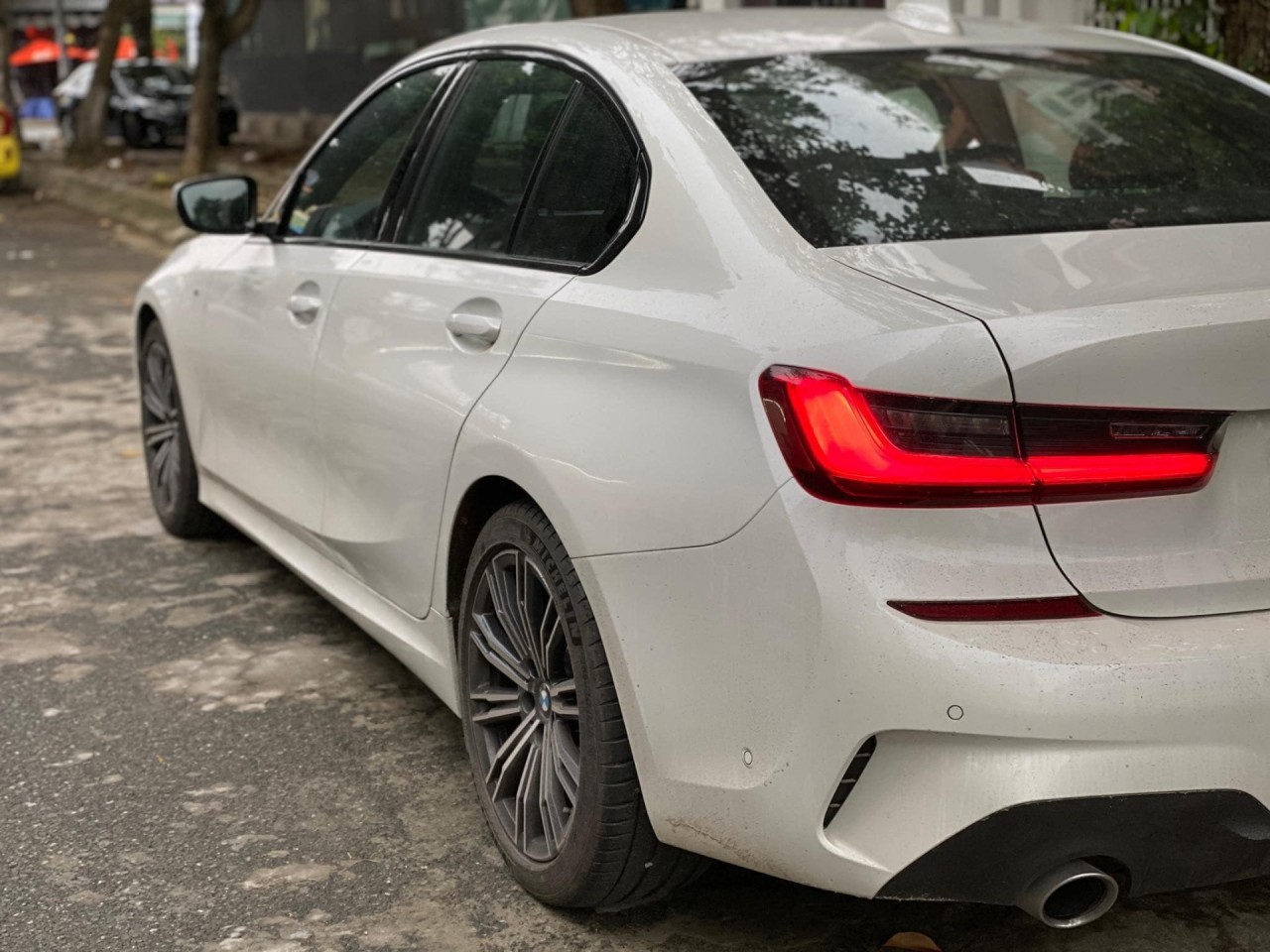 BMW 330i M-Sport 2019 'siêu lướt' rẻ hơn 200 triệu so với xe mới bmw 330i m sport 2019 sieu luot re hon 200 trieu so voi xe moi
