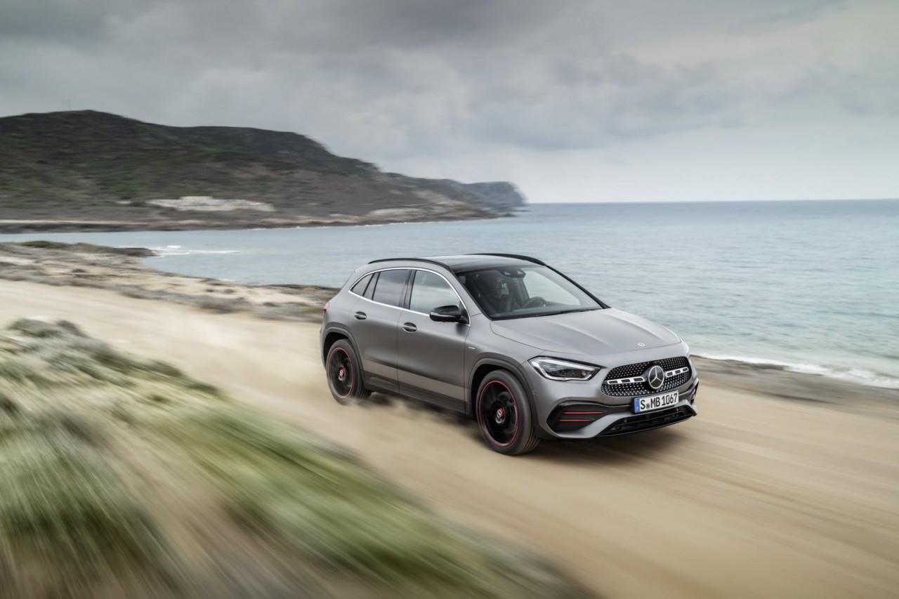 Mercedes-Benz GLA 2021 chính thức lộ diện