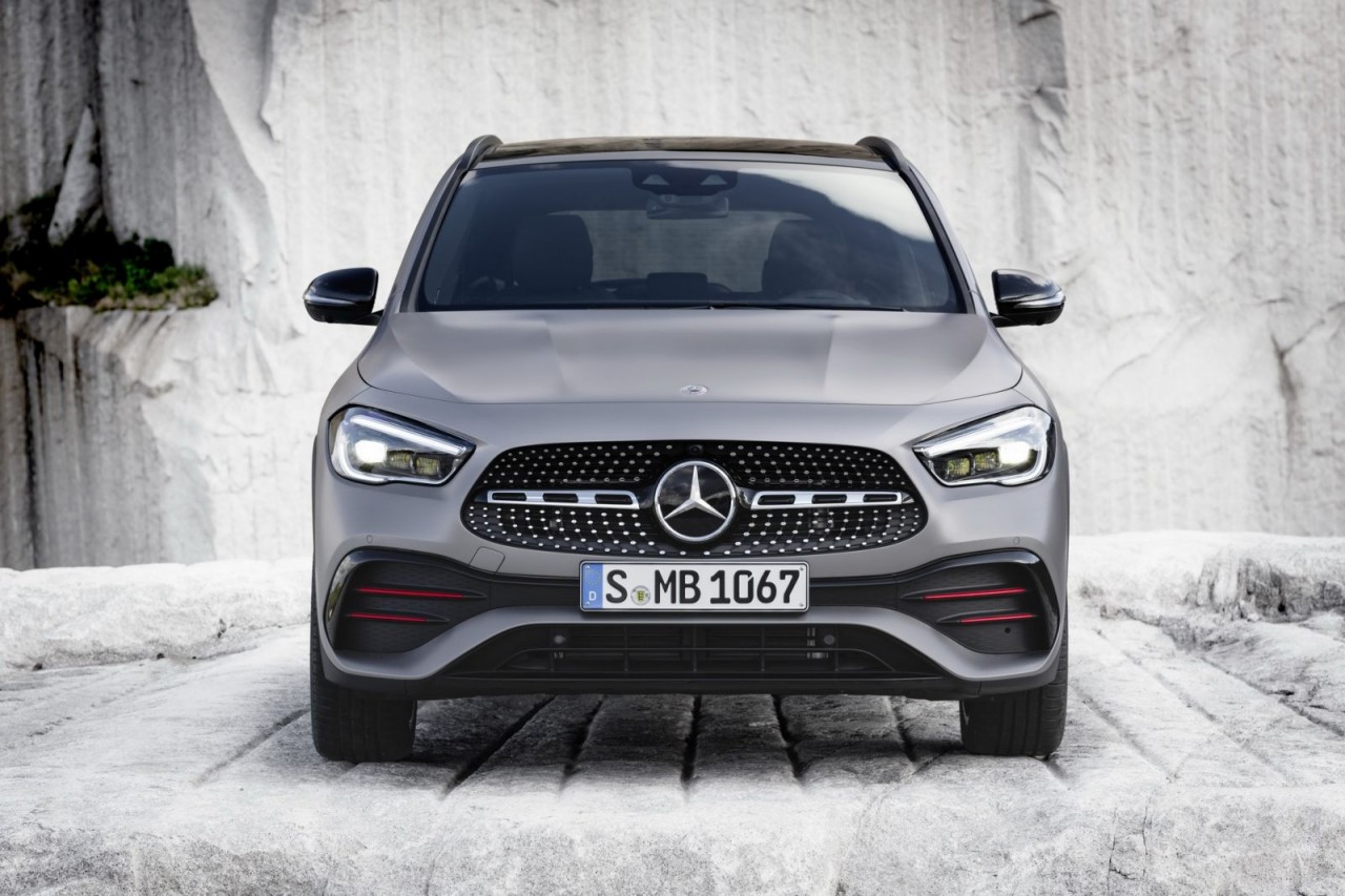 Mercedes-Benz GLA 2021 chính thức lộ diện
