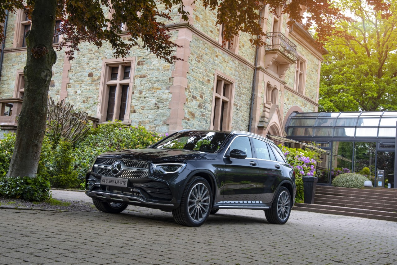 Mercedes-Benz GLC 300 4MATIC phiên bản mới có giá 2,559 tỷ đồng mercedes benz glc 300 4matic phien ban moi co gia 2559 ty dong