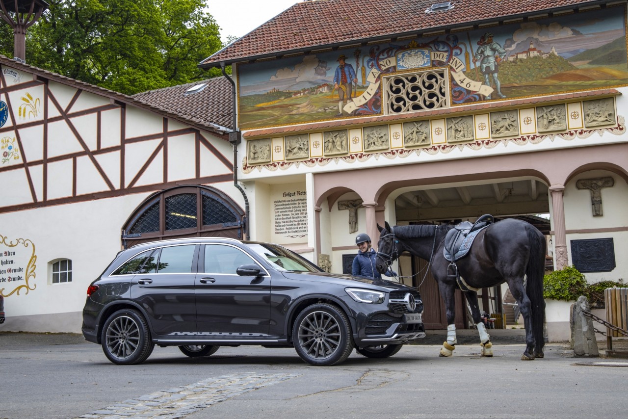Mercedes-Benz GLC 300 4MATIC phiên bản mới có giá 2,559 tỷ đồng mercedes benz glc 300 4matic phien ban moi co gia 2559 ty dong