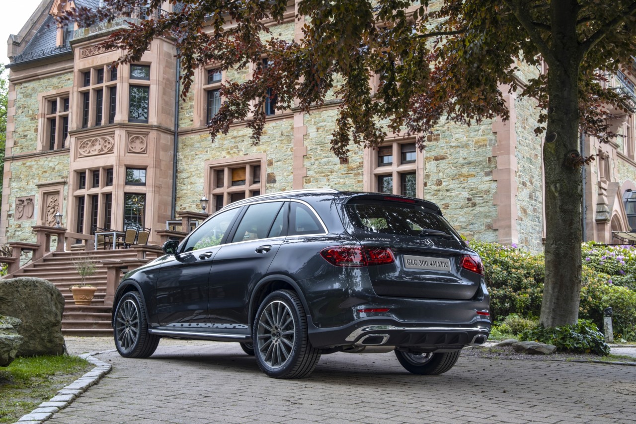 Mercedes-Benz GLC 300 4MATIC phiên bản mới có giá 2,559 tỷ đồng mercedes benz glc 300 4matic phien ban moi co gia 2559 ty dong