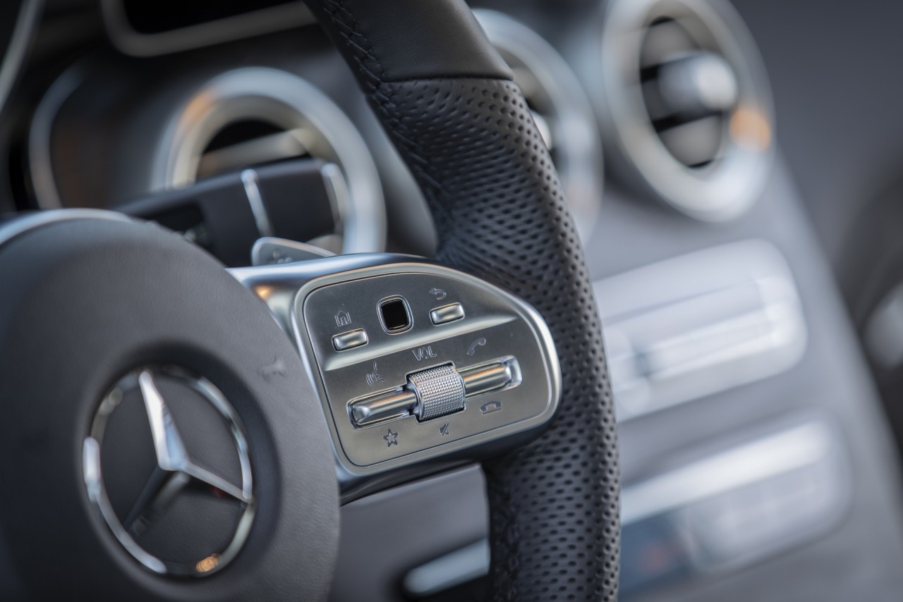 Mercedes-Benz GLC 300 4MATIC phiên bản mới có giá 2,559 tỷ đồng mercedes benz glc 300 4matic phien ban moi co gia 2559 ty dong