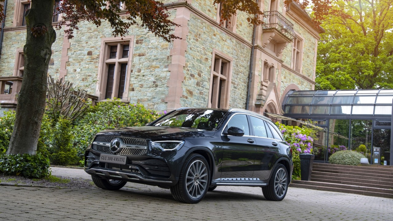 Mercedes-Benz GLC 300 4MATIC phiên bản mới có giá 2,559 tỷ đồng