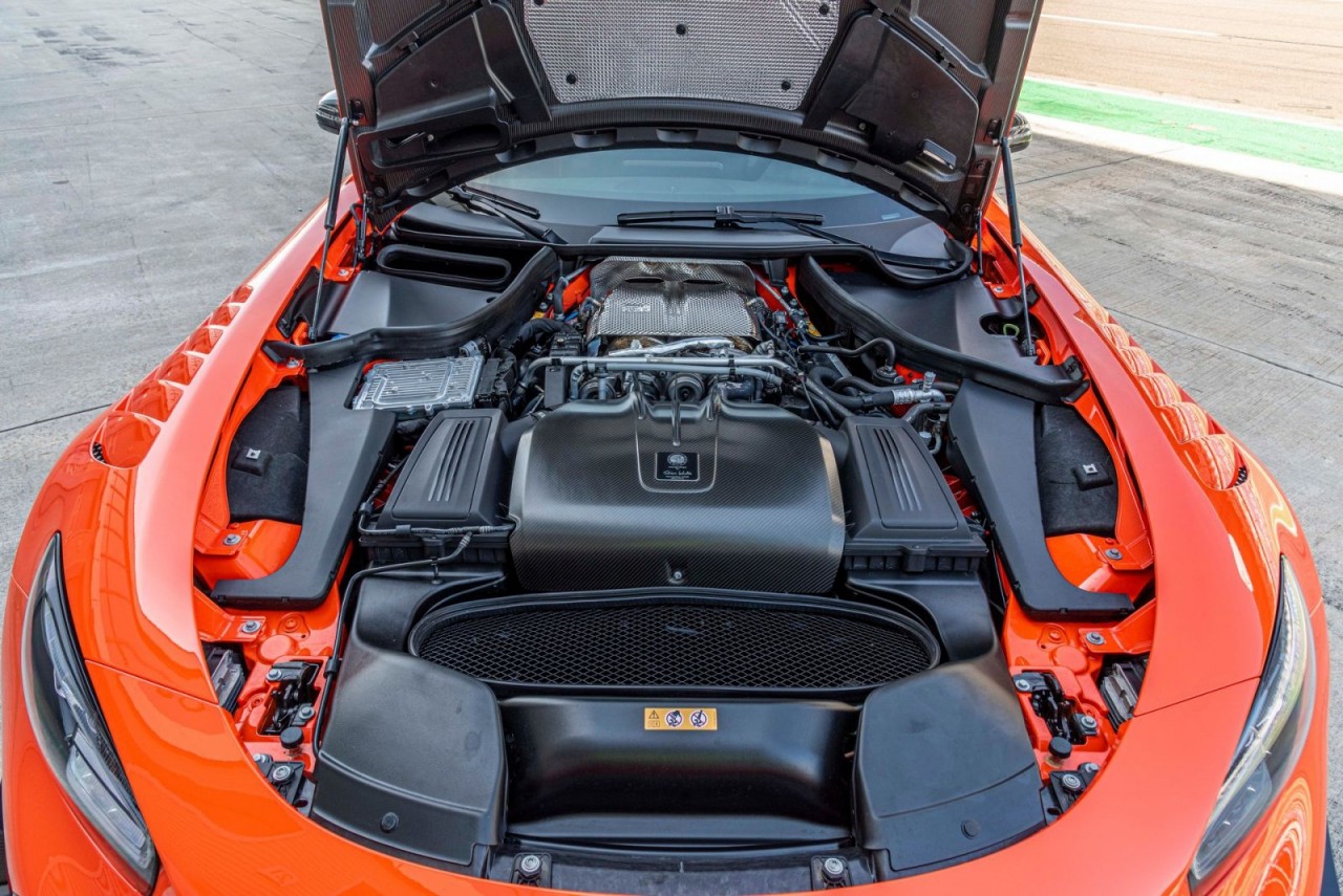 Mercedes-AMG GT Black Series 2021 có giá 325.000 USD