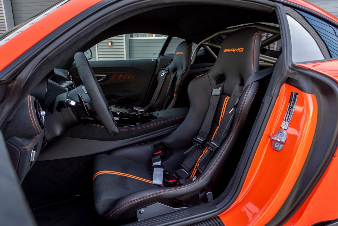 Mercedes-AMG GT Black Series 2021 có giá 325.000 USD