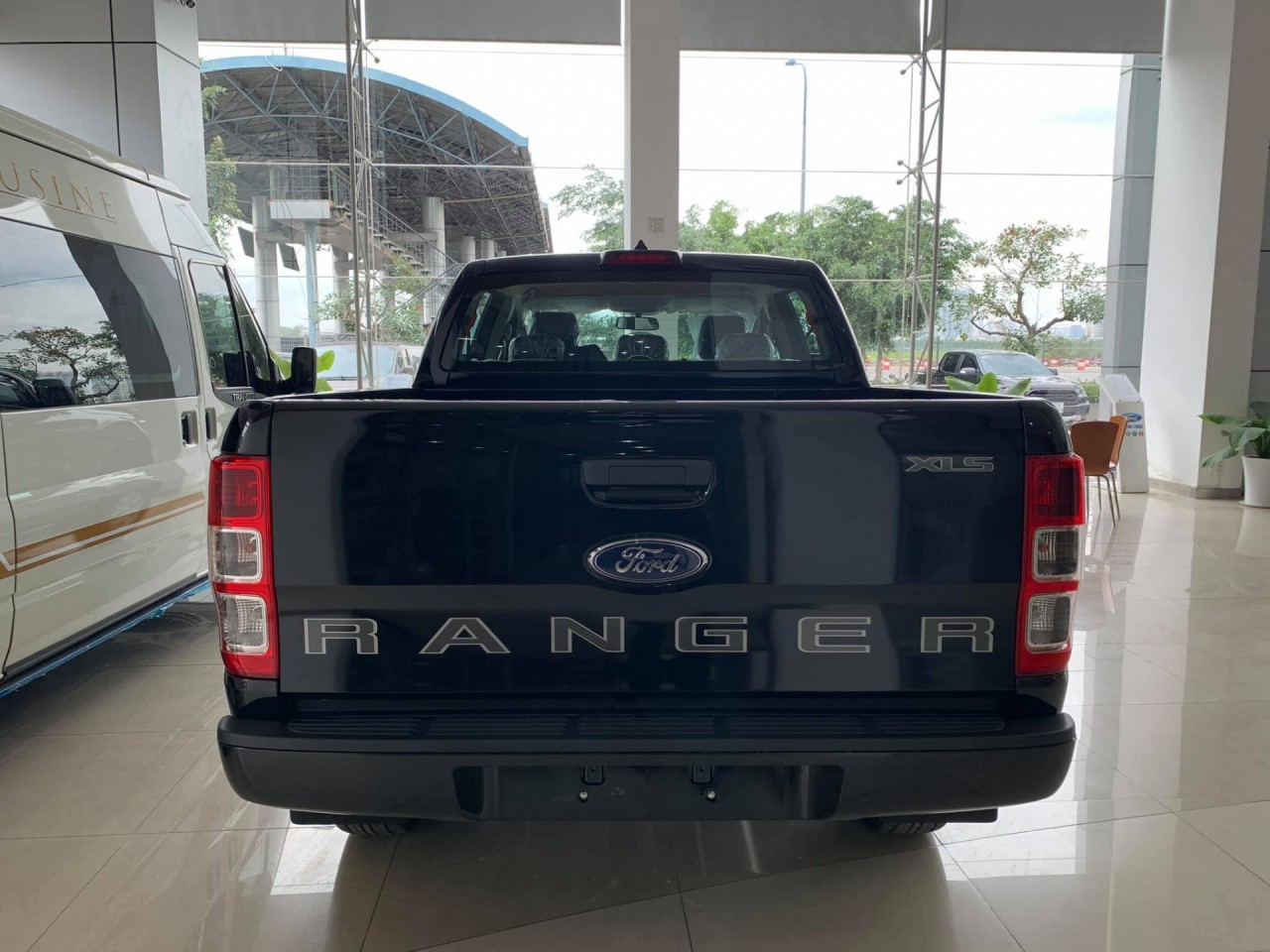 Ford Ranger 2021 phiên bản 'giá rẻ' về đại lý