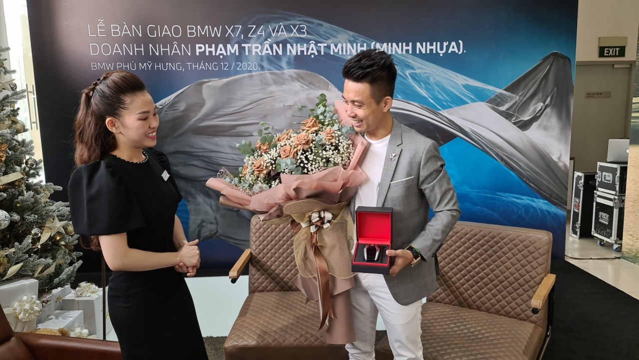 Minh nhựa đi mua cùng lúc 3 xe BMW giá hơn 12 tỷ đồng Minh nhựa đi mua cùng lúc 3 xe BMW giá hơn 12 tỷ đồng