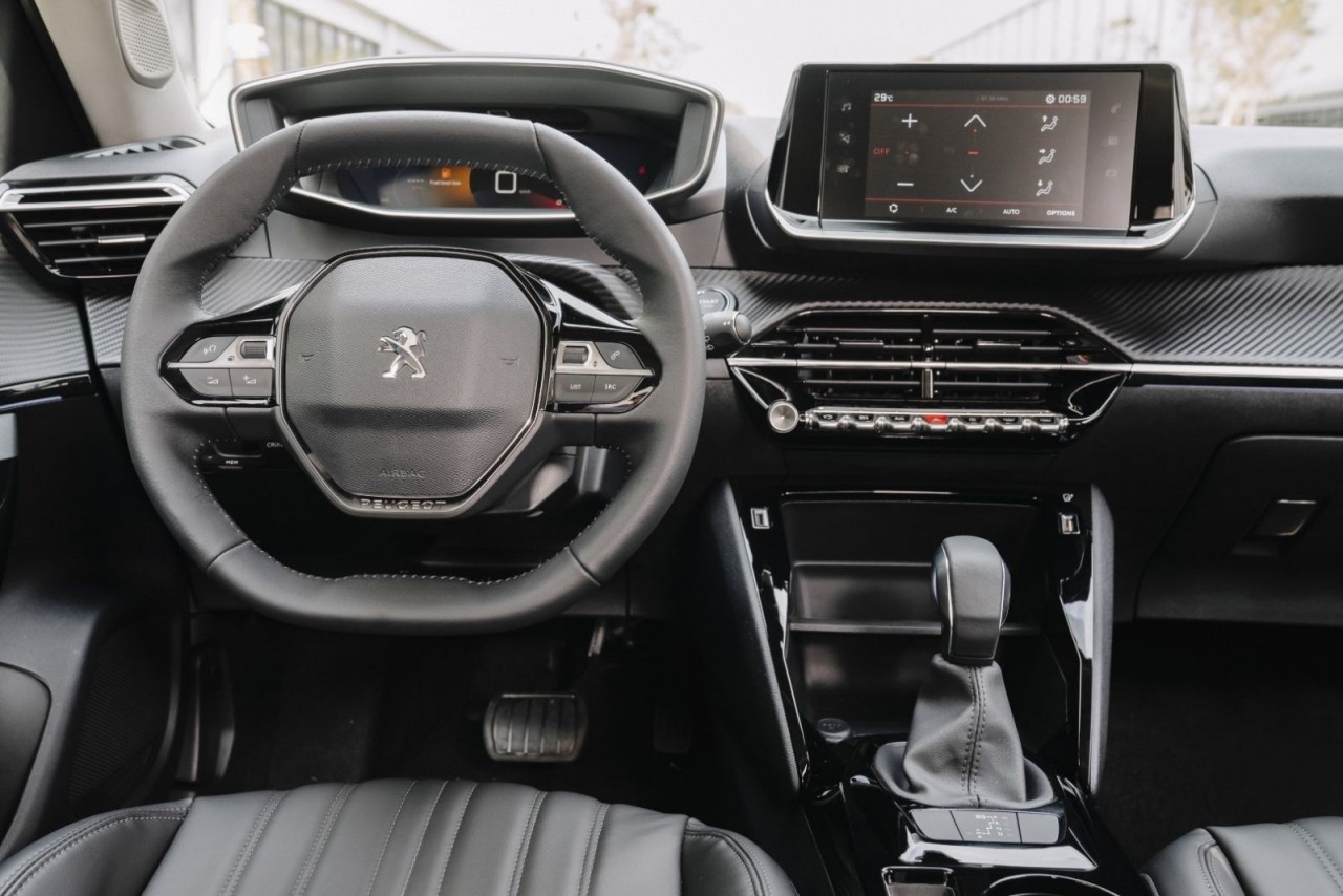 Peugeot 2008 ra mắt tại Việt Nam với giá 739 triệu đồng Peugeot 2008 ra mắt tại Việt Nam với giá 739 triệu đồng