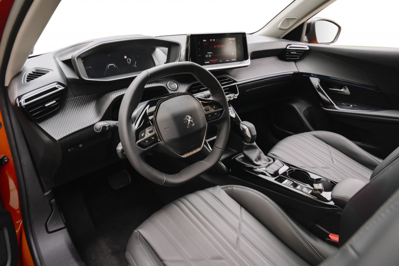 Peugeot 2008 ra mắt tại Việt Nam với giá 739 triệu đồng Peugeot 2008 ra mắt tại Việt Nam với giá 739 triệu đồng