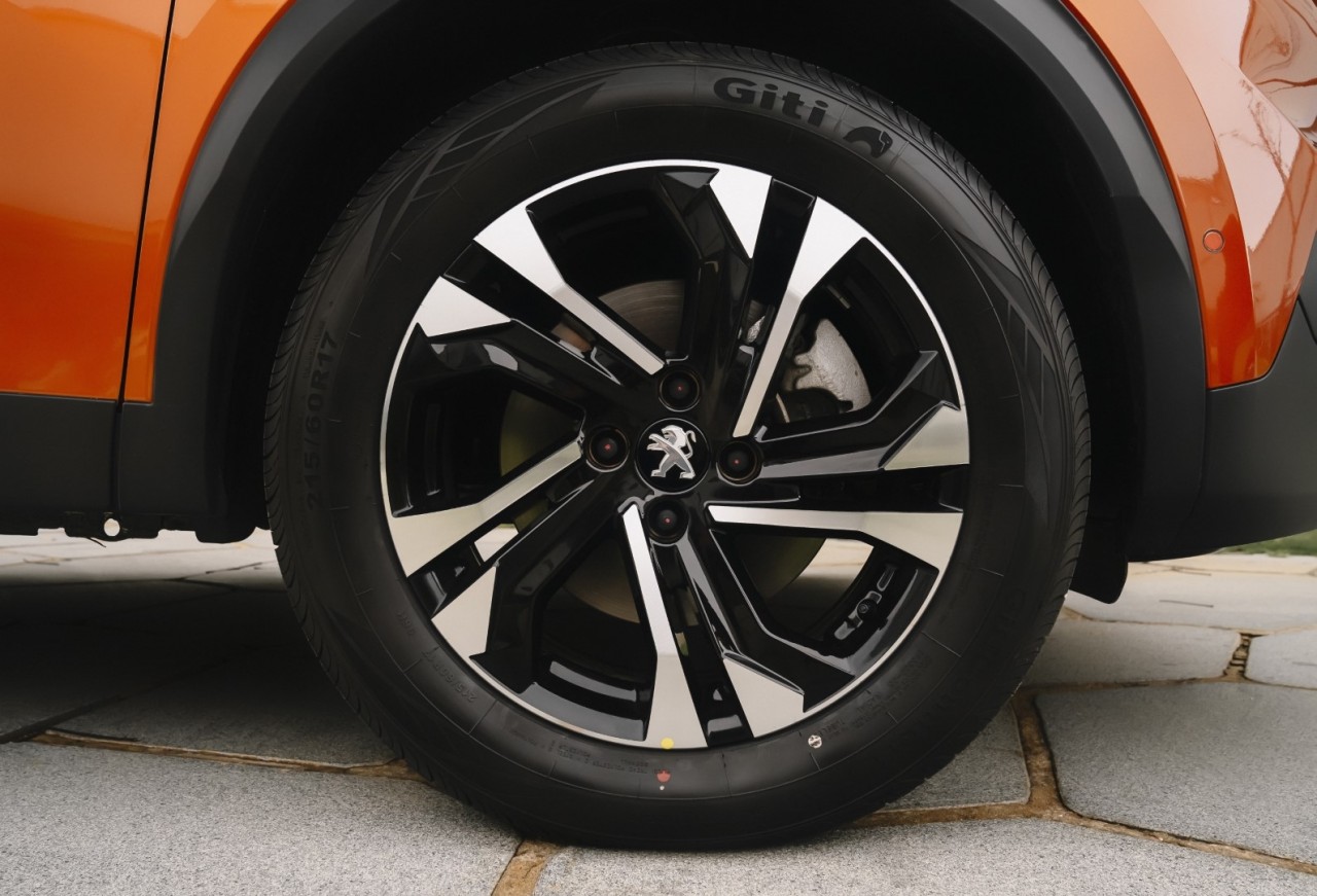 Peugeot 2008 ra mắt tại Việt Nam với giá 739 triệu đồng Peugeot 2008 ra mắt tại Việt Nam với giá 739 triệu đồng