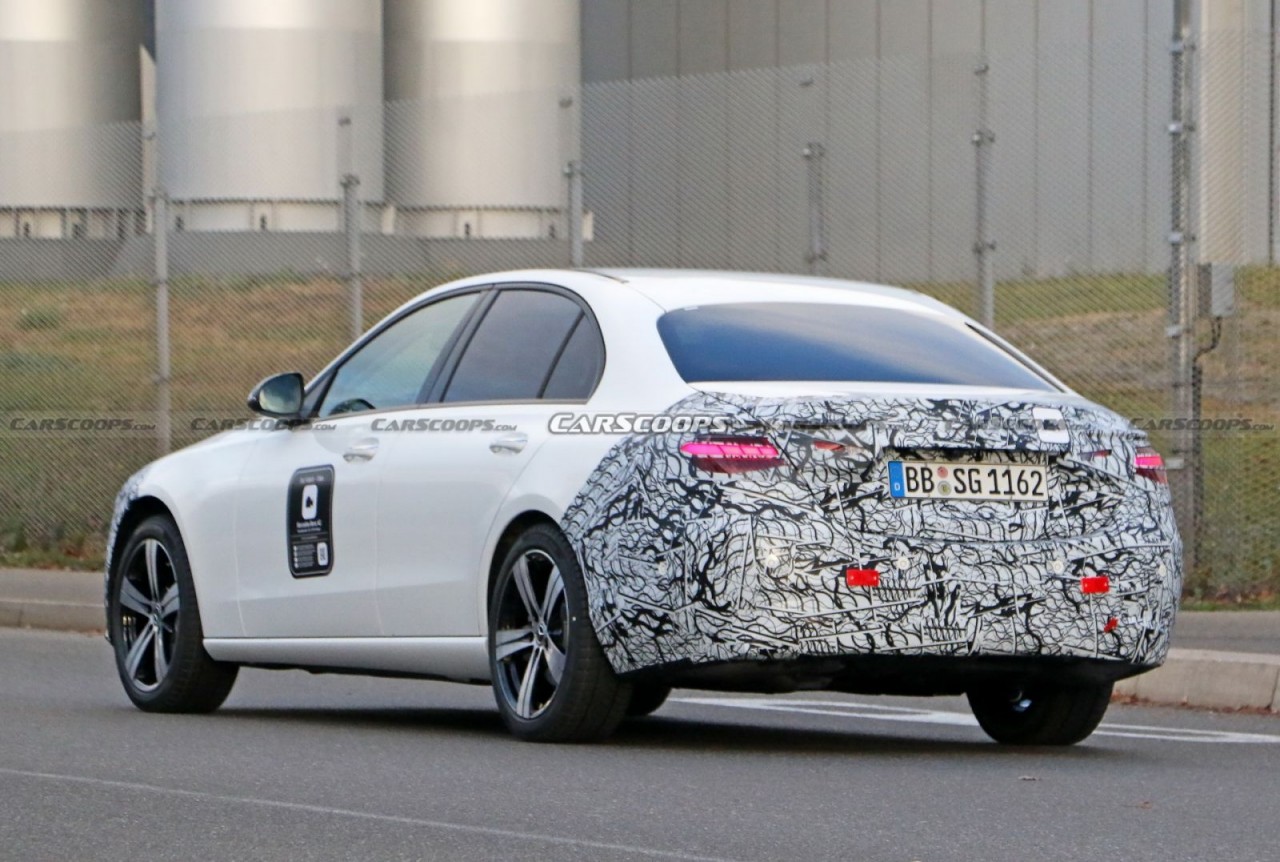 Bắt gặp Mercedes-Benz C-Class 2022 trên duong