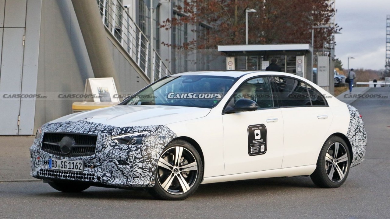 Bắt gặp Mercedes-Benz C-Class 2022 trên đường
